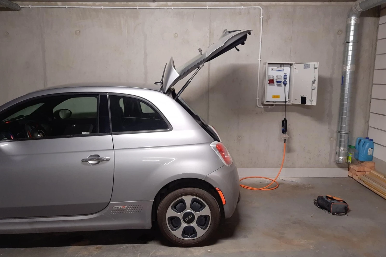 Montaż stacji ładowania pojazdów elektrycznych EV – Kraków